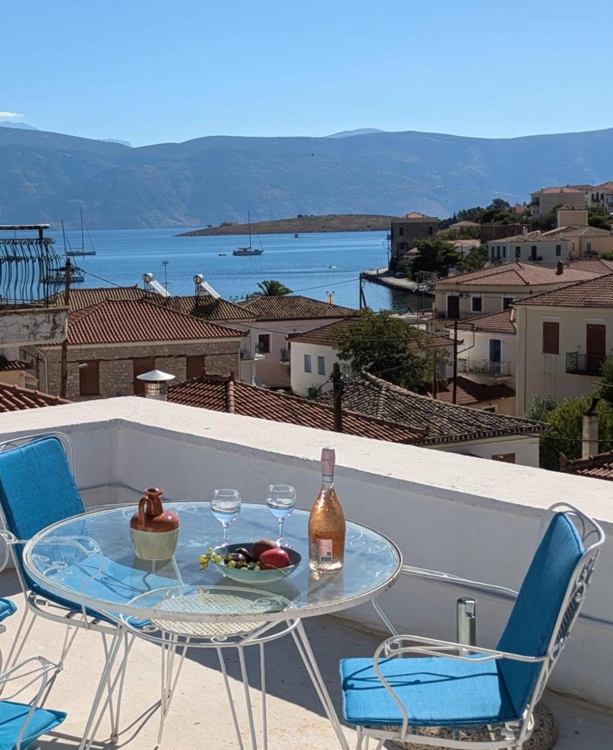 Galaxidi Authentic Rooftop House Екстер'єр фото